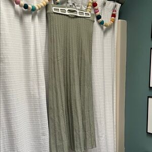SHEIN Olive Ribbed Maxi Skirt; measures 13” wide by 36” long